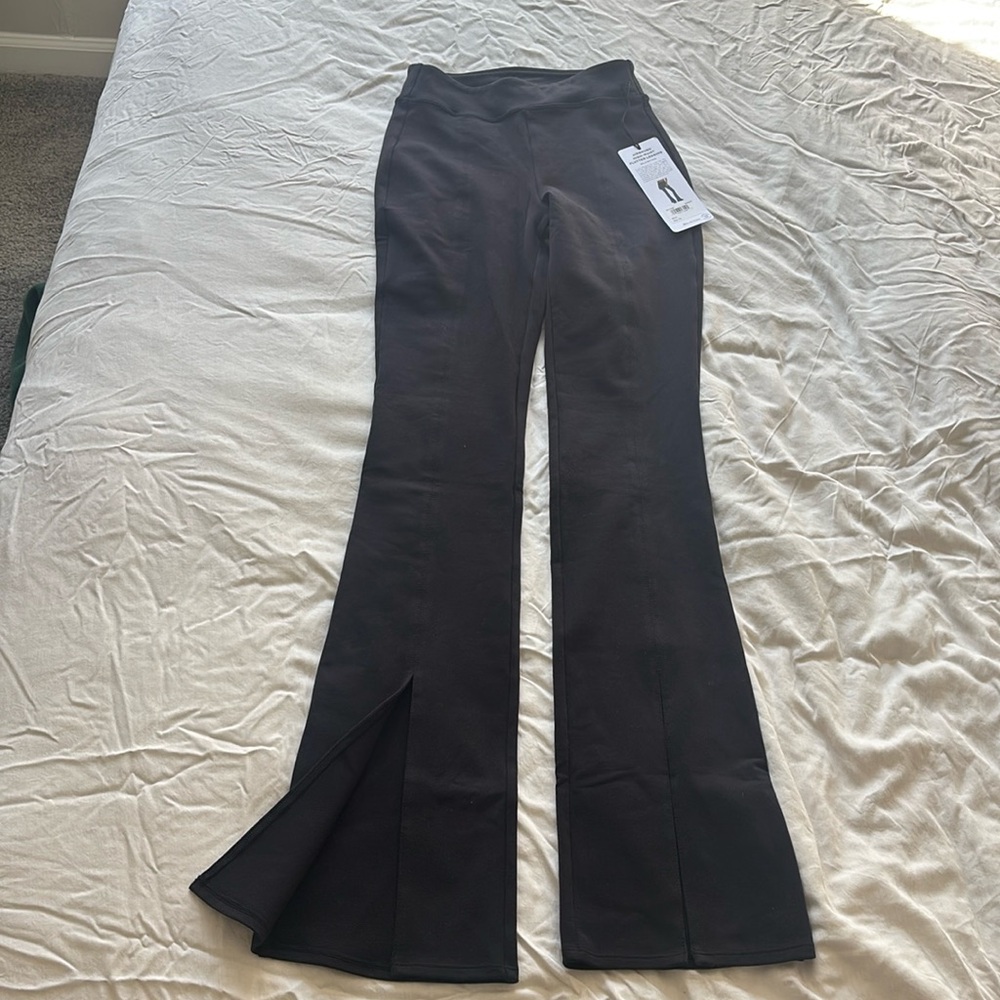 ALO airbrush high-waisted flutter leggings size xs full length never worn. NWT